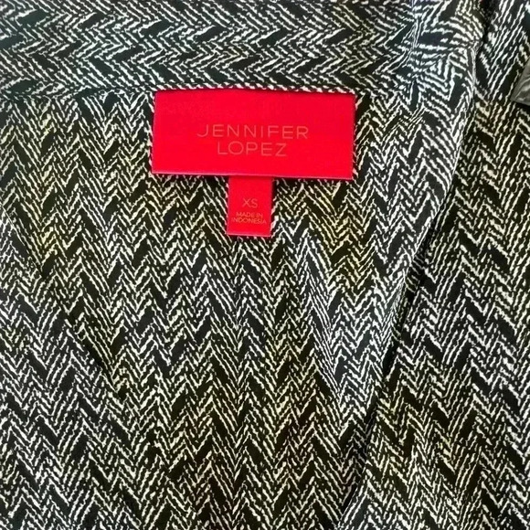 Jennifer Lopez Black printer button up tie  blouse size: X-Small - Picture 4 of 5